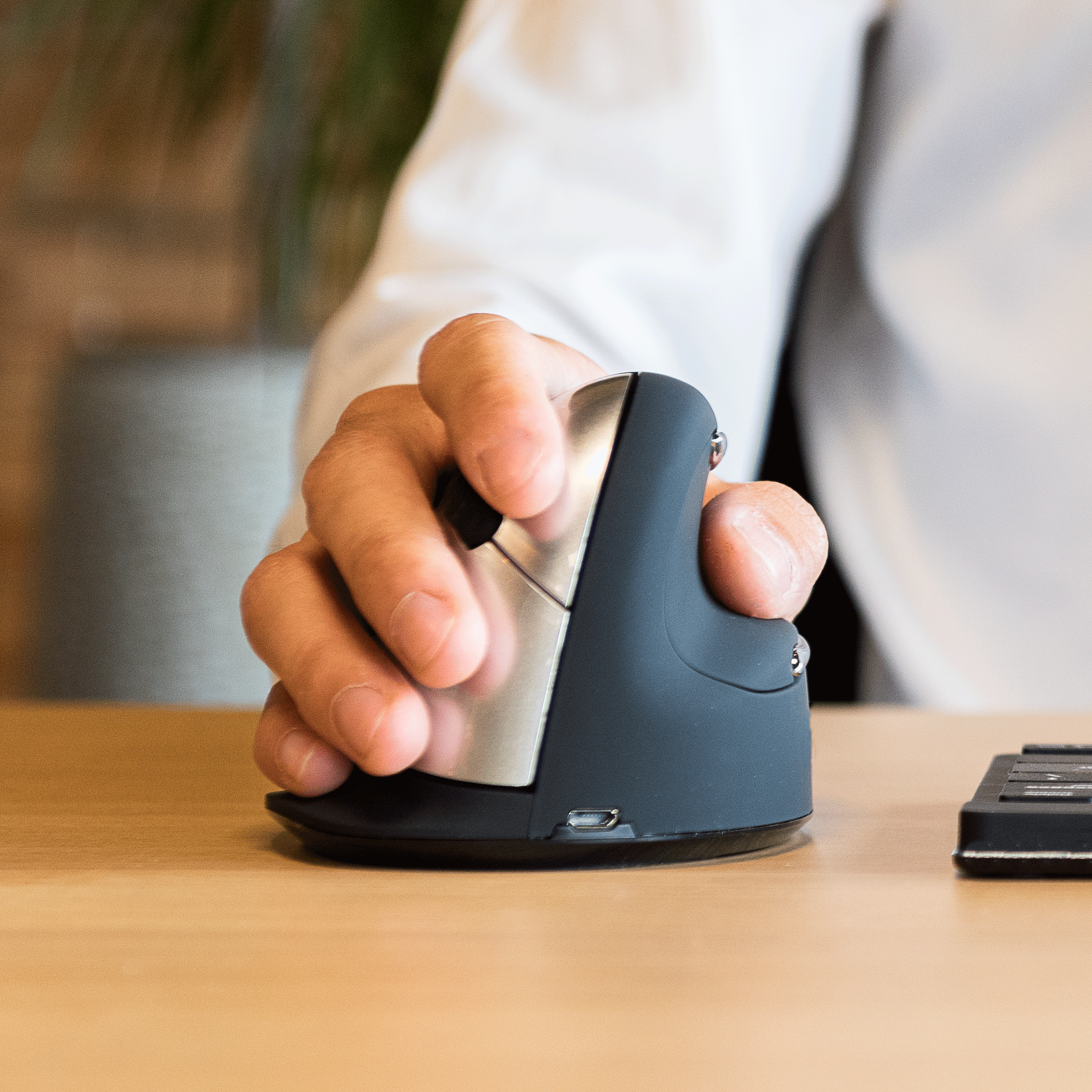 R-Go HE Break (duży, prawostronny, połączenie 3 w 1: Bluetooth/2,4 GHz/USB)