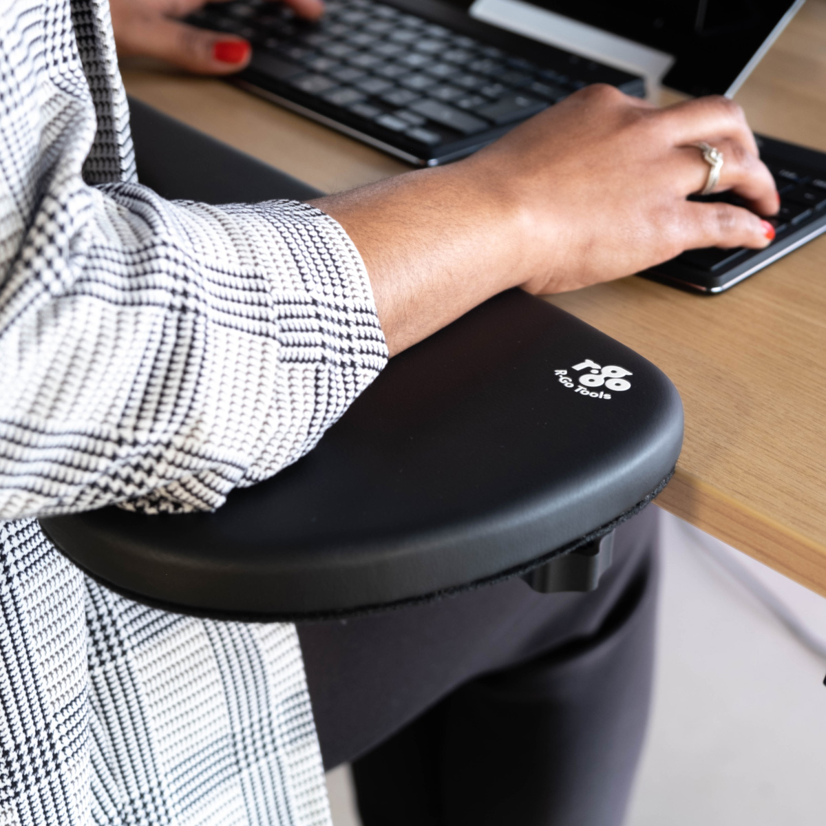 R-Go Ergonomic Armrest