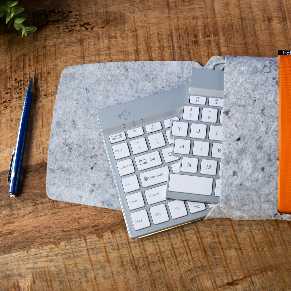 R-Go Pouch felt sleeve for Split keyboard